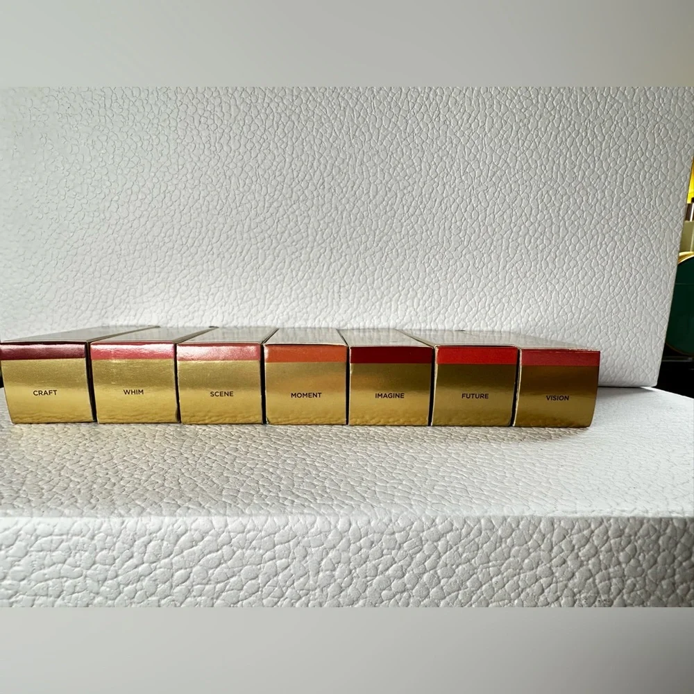🆕 HOURGLASS - Unreal Liquid Blush in Color: Future (Warm Coral) NIB